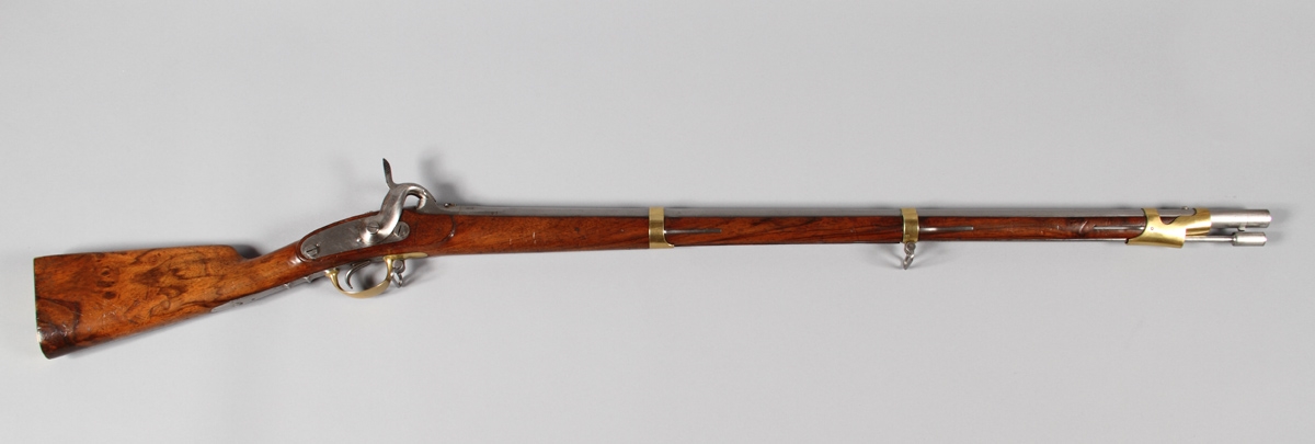 Fusil avec 4 pièces de cuivre