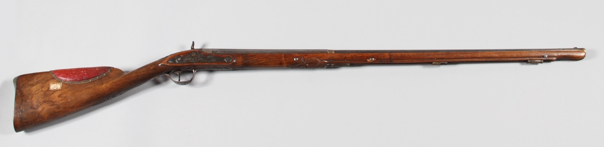 Fusil à crosse renforcée de cuir rouge