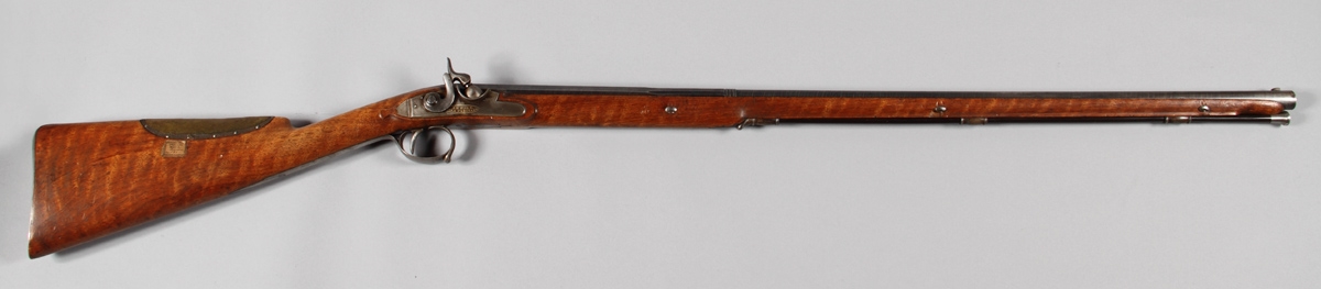 Fusil à crosse renforcée de cuir vert