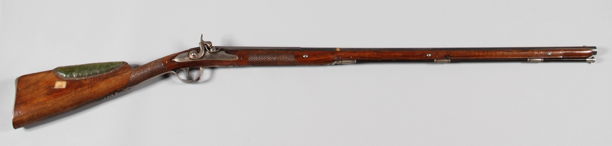 Fusil à crosse renforcée de cuir vert
