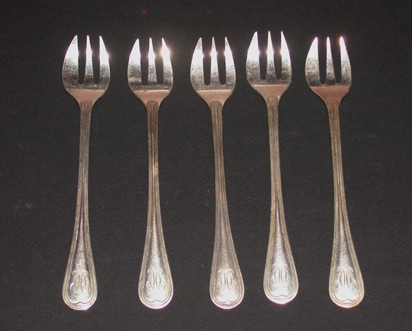 Petite fourchette à huîtres à trois dents