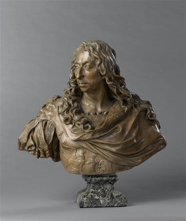 Buste de Louis II de Bourbon, prince de Condé (1621-1686), avec une tête de lion sur l’épaule et sur la poitrine deux griffons affrontés de part et d’autre d’une fleur de lys