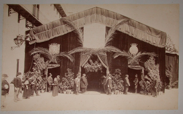 Tente funéraire au chiffre du duc d’Aumale, Sicile, mai 1897 ; Album relié de cuir vert, contenant 12 photographies anonymes, inscription en lettres d’or : SICILE / 1897