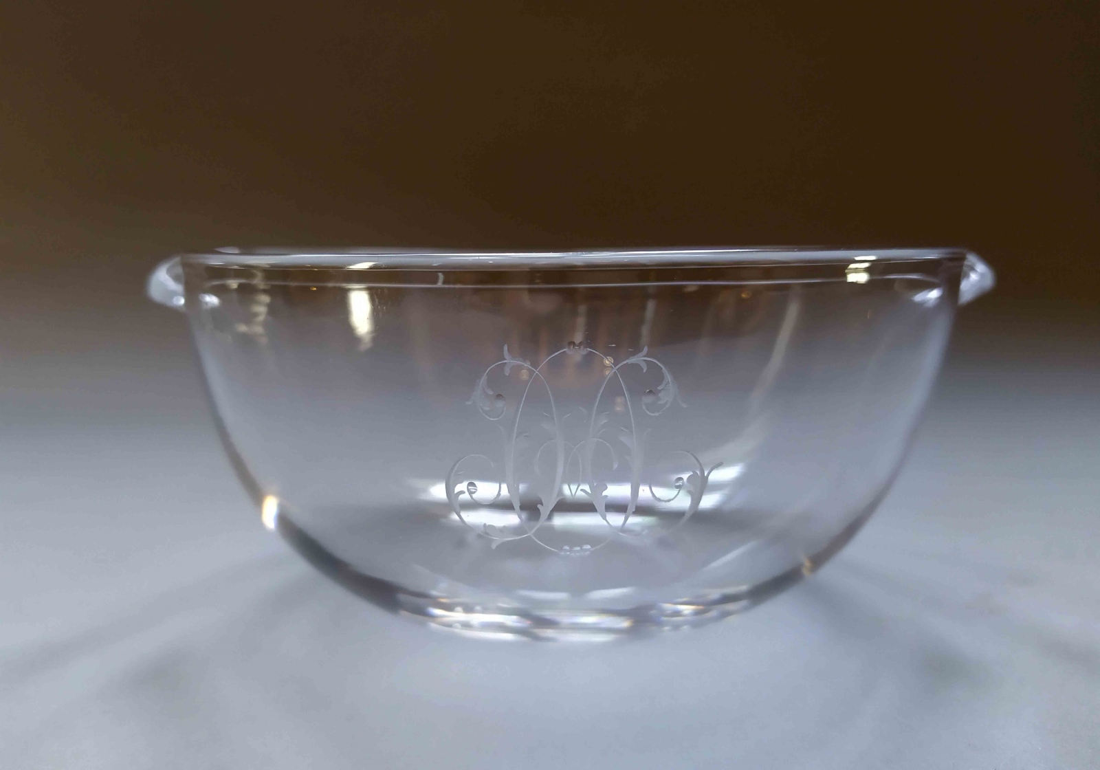 Rafraîchissoir à verre en cristal gravé au chiffre HO couronné