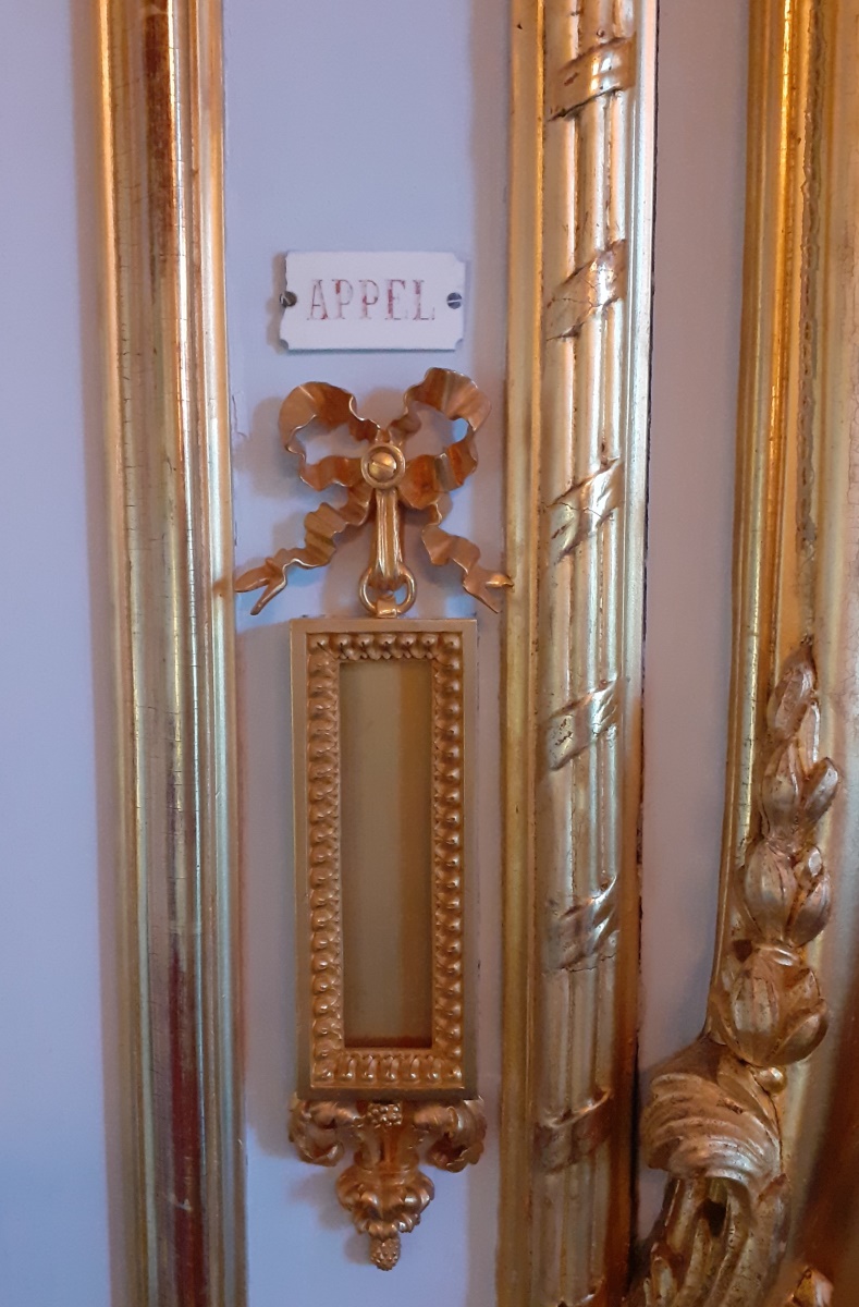 Sonnette en bronze doré