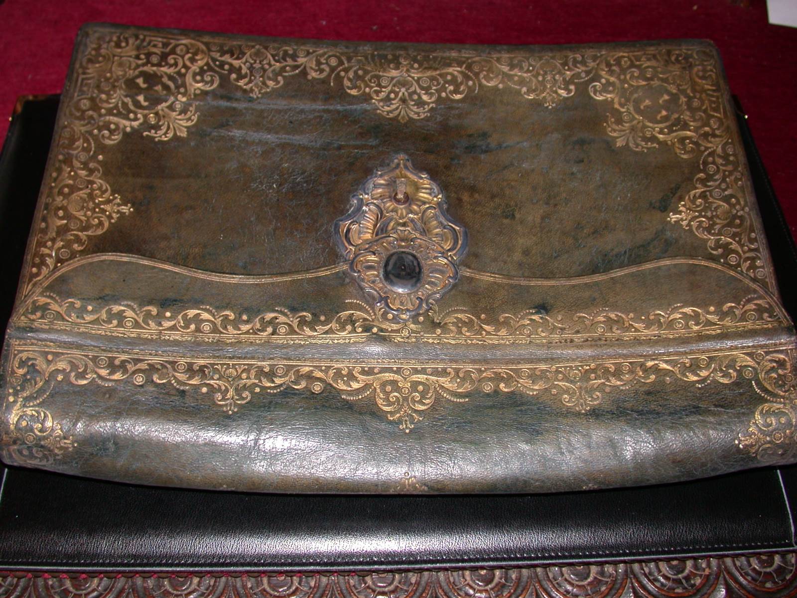 Portefeuille en cuir vert intérieur rouge