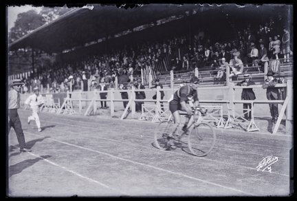 Course cycliste organisée par la communauté arménienne (titre factice)