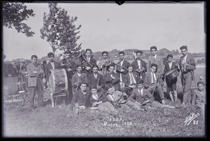 Fanfare Knar de la section de Marseille de l'Union générale arménienne de culture physique et de scoutisme (titre factice) ; 1ères Olympiades de la section de Marseille de l'Union générale arménienne de culture physique et de scoutisme (titre de la série)