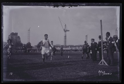 Course à pied par des scouts de la communauté arménienne (titre factice)