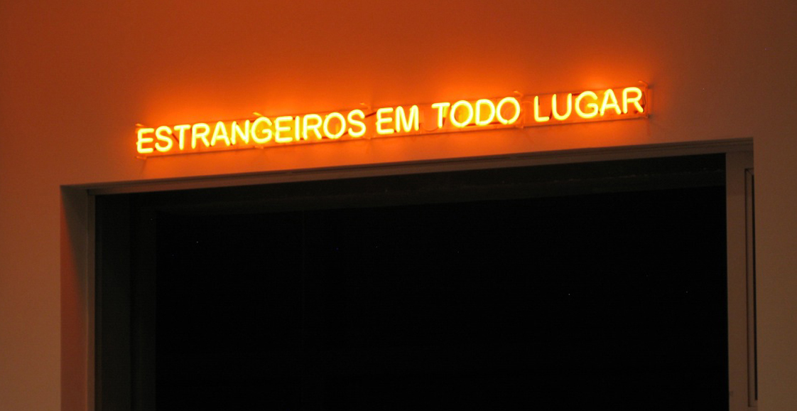 Estrangeiros em todo lugar ; Foreigners Everywhere (titre de la série)