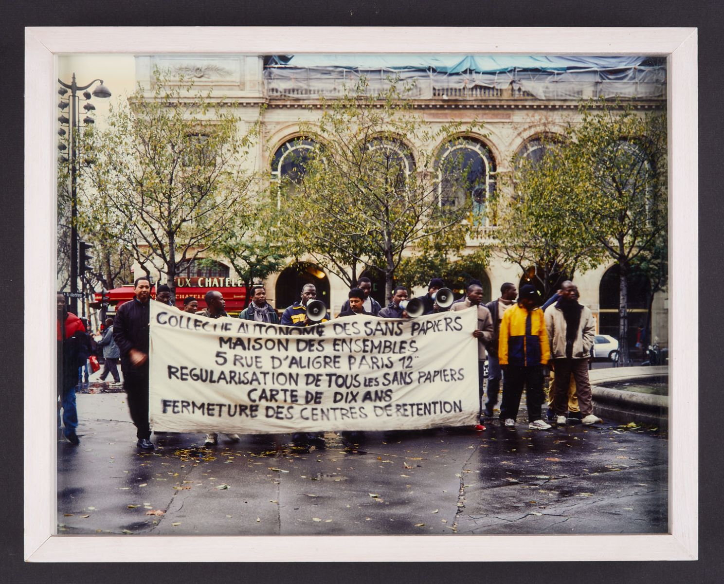 Manifestations du collectif des sans-papiers de la Maison des Ensembles (titre de l'ensemble)