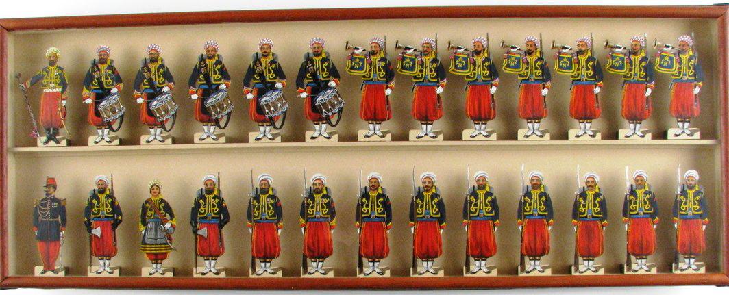 zouaves avec fanfare de la Garde Impériale encadrés (titre factice)