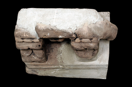 corniche appartenant à un mausolée