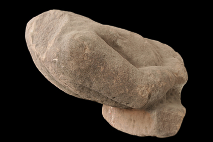 Fragment d’un groupe de Jupiter cavalier terrassant un géant anguipède représentant le torse du géant anguipède sur une plinthe