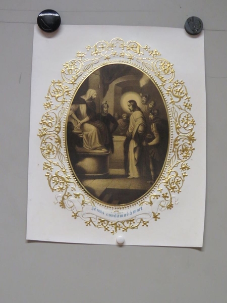 1. Station. Jésus condamné à mort (titre inscrit, français)