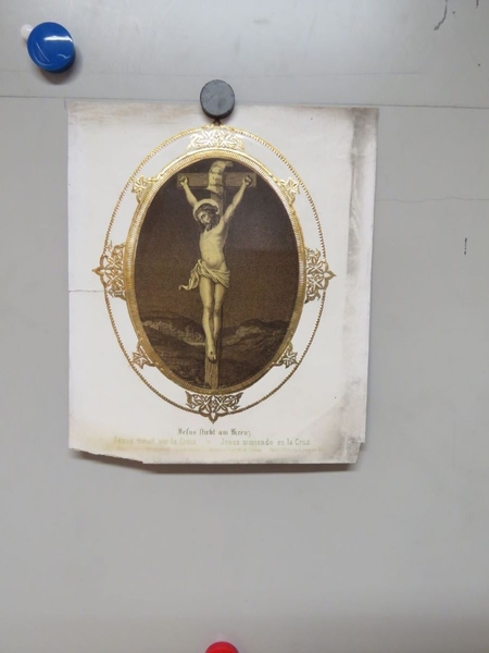 Jésus meurt sur la croix. (titre inscrit, allemand, français, espagnol)