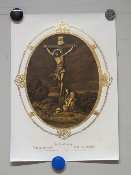 Tout est accompli. (titre inscrit, français, allemand, espagnol)