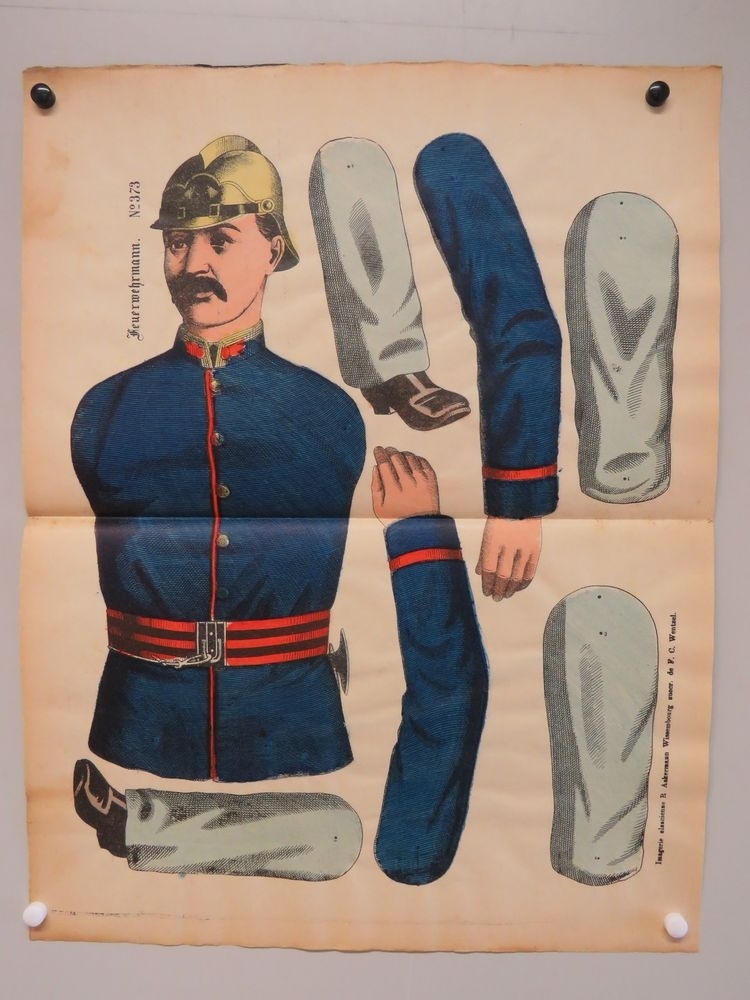 Feuerwehrmann. (titre inscrit, allemand) ; Pompier. (titre traduit)