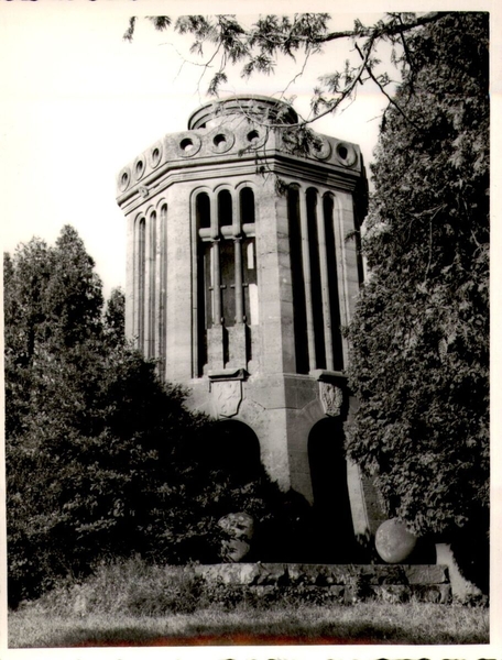 Belvédère - monument commémoratif du 1er régiment d'artillerie de Hesse n°11 (titre factice)