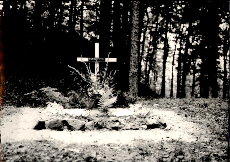 Tombe (titre factice)