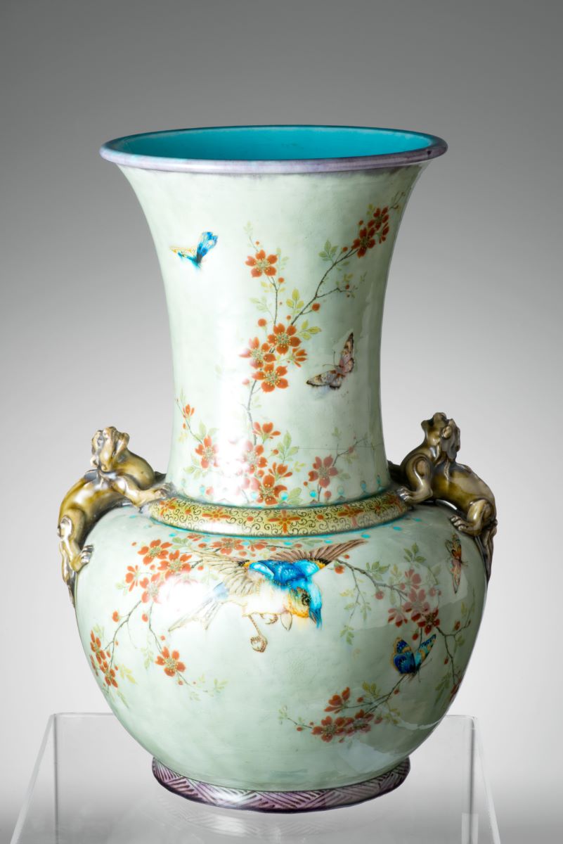 vase-balustre à décor de fleurs