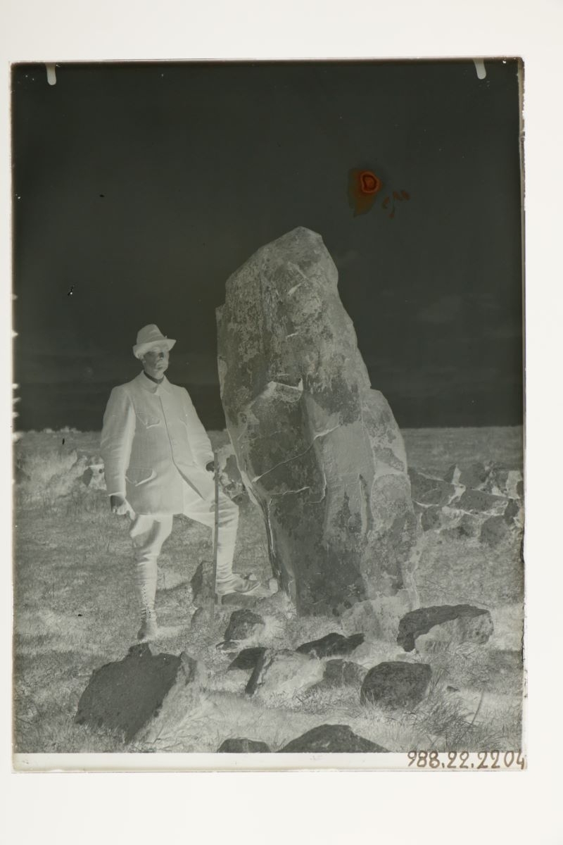 Pierre des Plaines des Landais ou Pierre des Quatre Curés (titre factice)