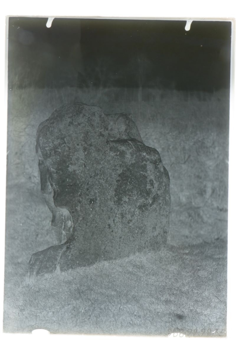 "Pierre sanglante" (titre factice)