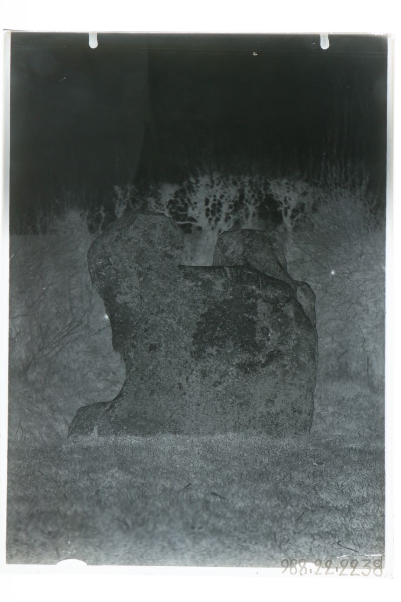 "Pierre sanglante" (titre factice)