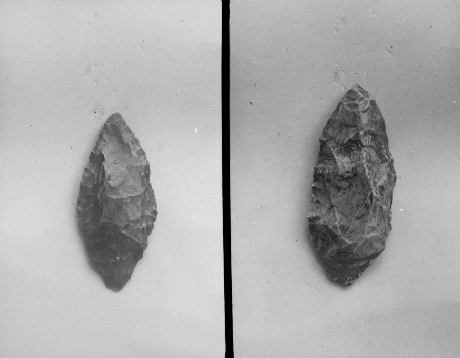 Deux pointes de fléche (titre factice)