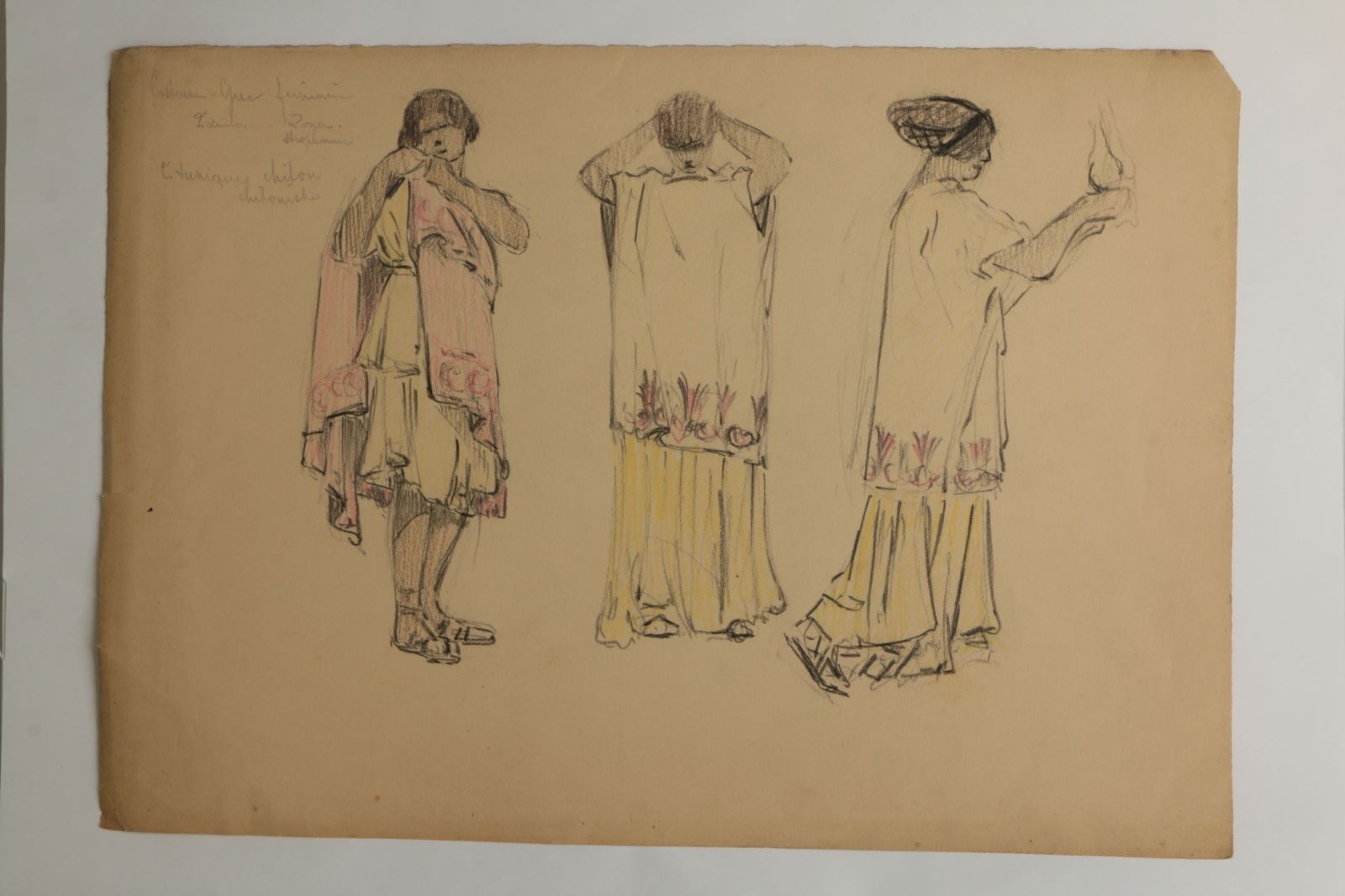 Tuniques et ceintures grecques (titre factice)