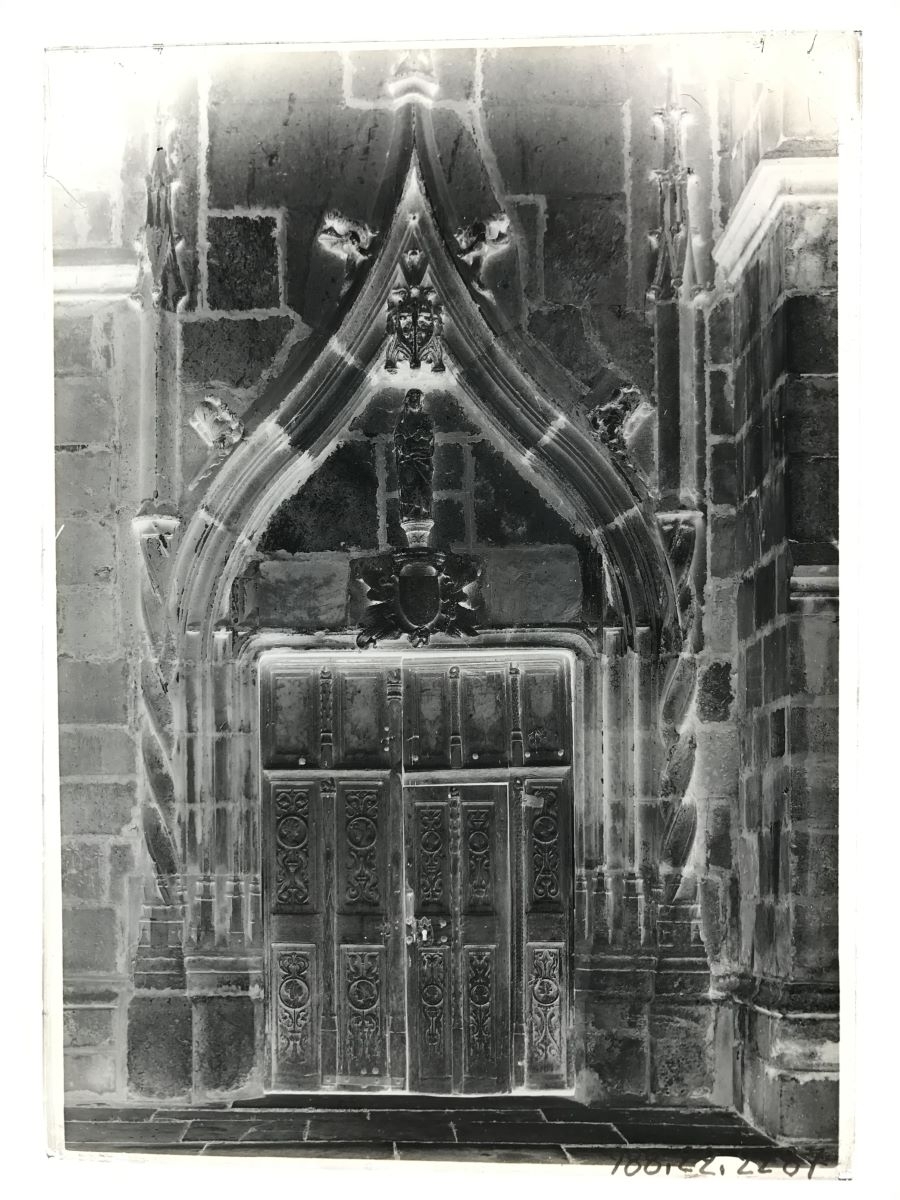 Porte de la Sainte Chapelle ou chapelle Saint-Louis, Aigueperse (titre factice)