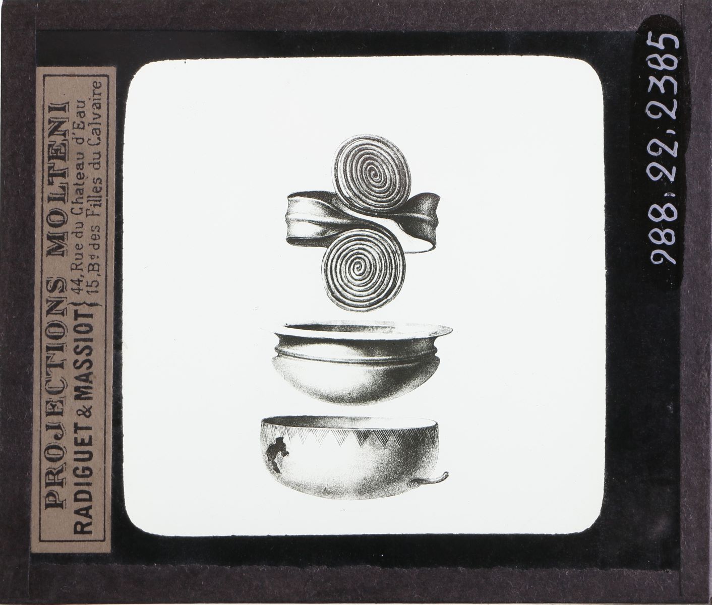 Bracelets à spirales et vases en bronze. Tumulus de Magny Lambert (Côte d'Or) (titre inscrit)