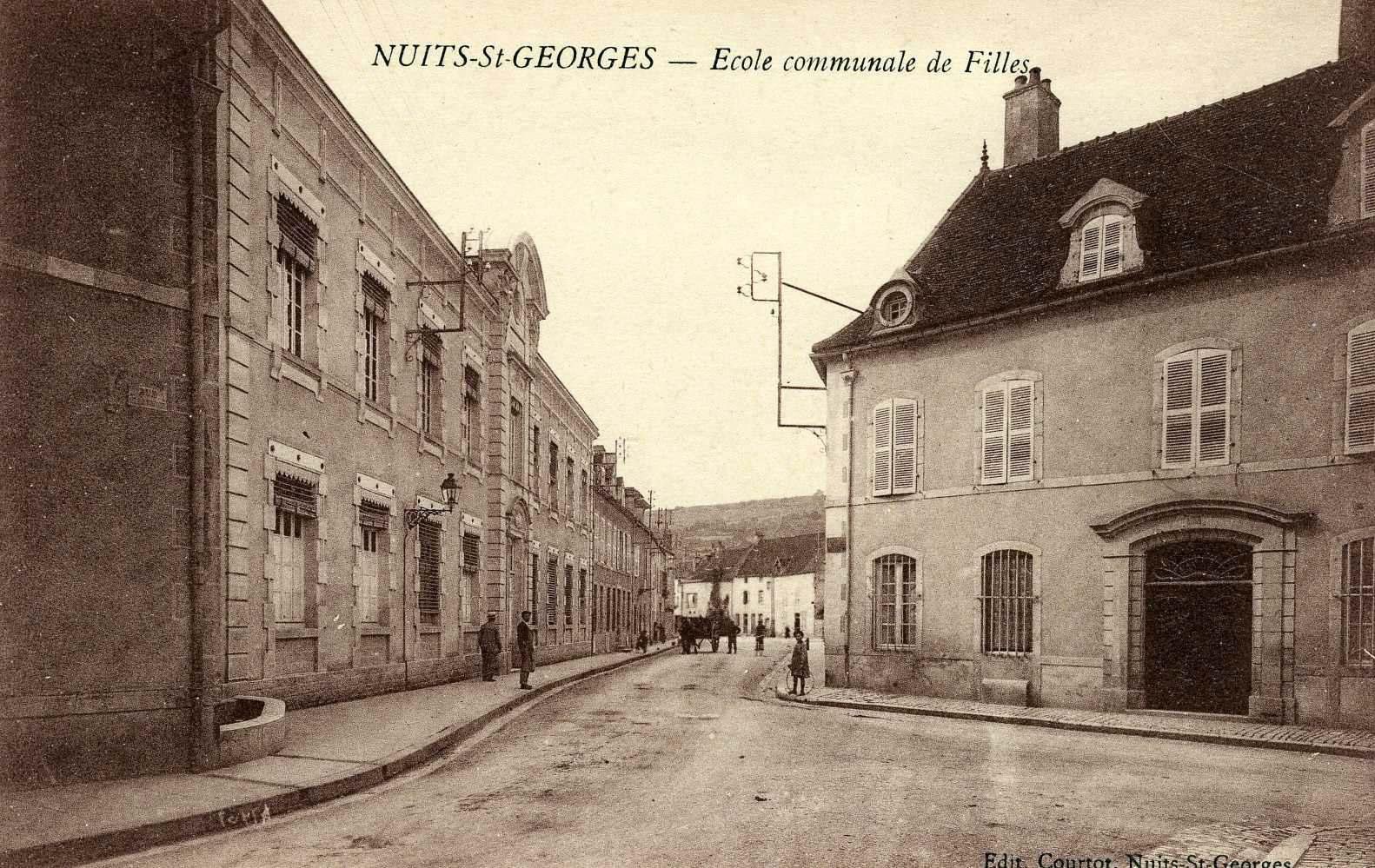 NUITS-St-GEORGES - Ecole communale de Filles (titre inscrit)