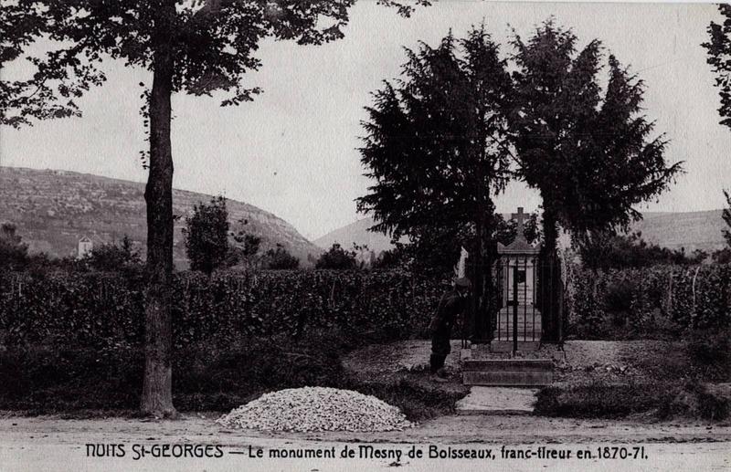 NUITS St-GEORGES - Le monument de Mesny de Boisseaux, franc-tireur de 1870-71 (titre inscrit)
