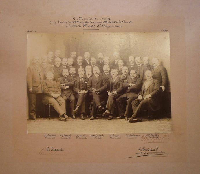 Les Membres du Comité / de la Société du 3me Bataillon des anciens Mobiles de la Gironde / à la Ville de Nuits-St-Georges (titre manuscrit)