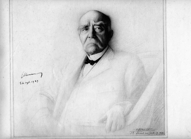 Georges Clémenceau assis dans un fauteuil (titre factice)