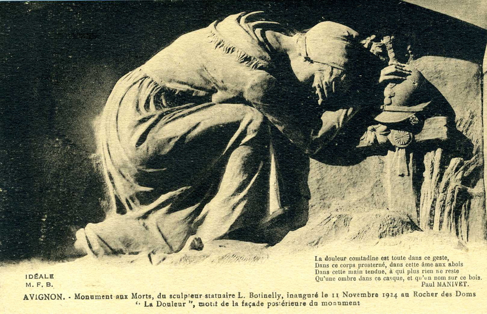 AVIGNON. - Monument aux Morts du sculpteur statuaire L. Botinelly, inauguré le 11 novembre 1924 au Rocher des Doms / 'La Douleur ', motif de la façade postérieure du monument (titre inscrit)