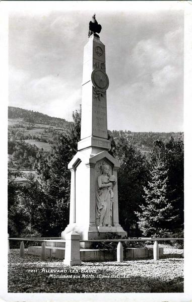 2211- ALLEVARD-LES-BAINS / Monument aux Morts (Davin stat) (titre inscrit)
