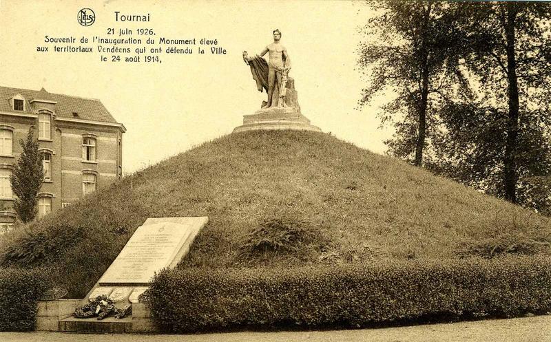 Tournai / 21 juin 1926. / Souvenir de l'Inauguration du Monument élevé / aux territoriaux Vendéens qui ont défendu la Ville / le 24 août 1914, (titre inscrit)