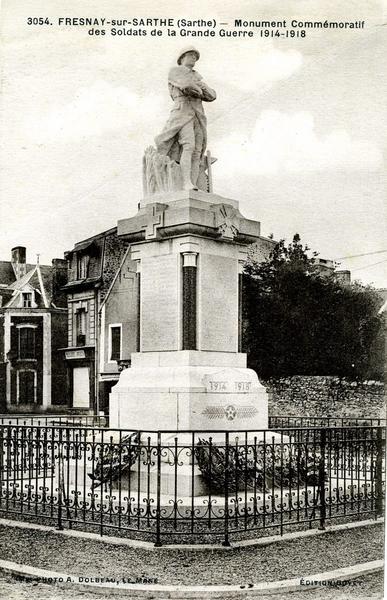 3054. FRESNAY-sur-SARTHE (Sarthe) - Monument Commémoratif / des Soldats de la Grande Guerre 1914-1918 (titre inscrit)