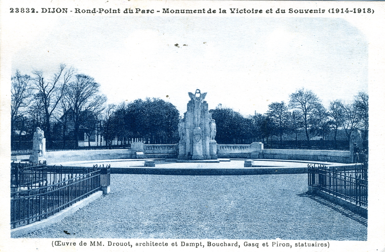 23832. DIJON - Rond Point du Parc - Monument de la Victoire et du Souvenir (1914-1918, titre inscrit)