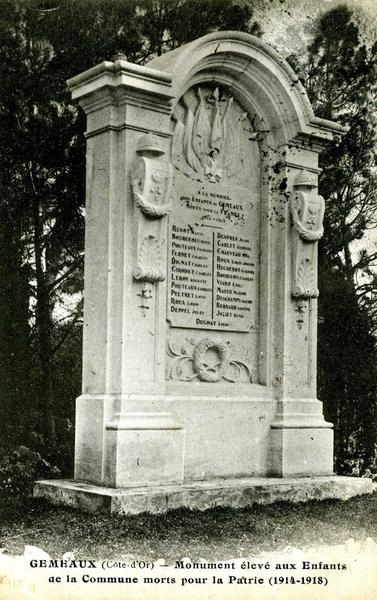 GEMEAUX (Côte d'Or) / Monument élevé aux Enfants / de la Commune morts pour la Patrie (1914-1918, titre inscrit)