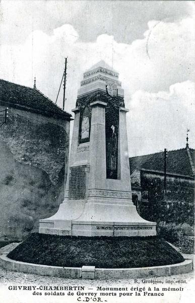 GEVREY-CHAMBERTIN - Monument érigé à la mémoire / des soldats de Gevrey morts pour la France (titre inscrit)