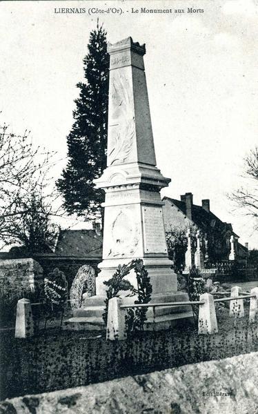 LIERNAIS (Côte d'Or). - Le Monument aux Morts (titre inscrit)