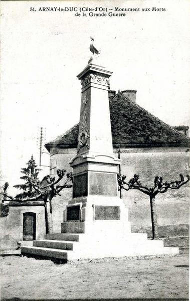 51. ARNAY-le-DUC (Côte d'Or) - Monument aux Morts / de la Grande Guerre (titre inscrit)