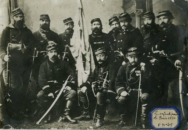 Officiers du Bataillon de soutien de l'artillerie / Les Enfants perdus de Paris (titre manuscrit)