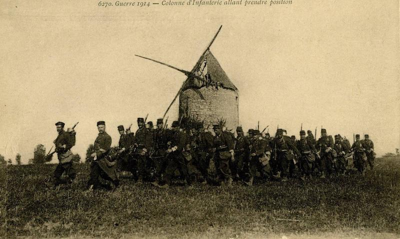 6270. Guerre 1914 - Colonne d'Infanterie allant prendre position (titre inscrit)