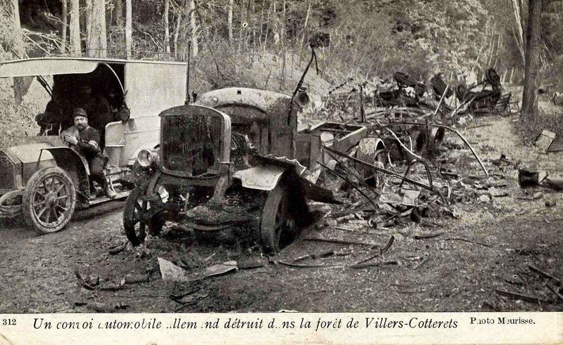 312 Un convoi automobile allemand détruit dans la forêt de Villers-Cotterêts (titre inscrit)