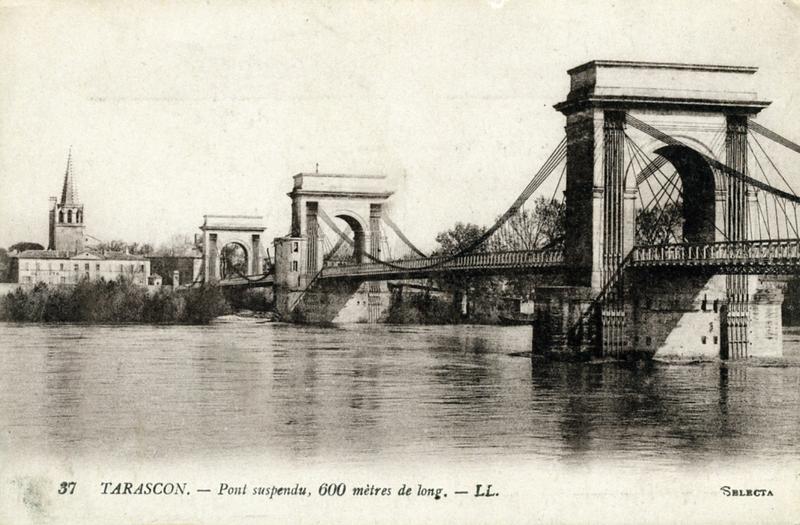 37 TARASCON. - Pont suspendu, 600 mètres de long (titre inscrit)