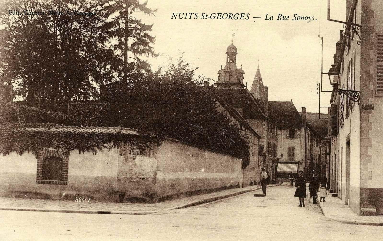 NUITS-St-GEORGES - La Rue Sonoys. (titre inscrit)